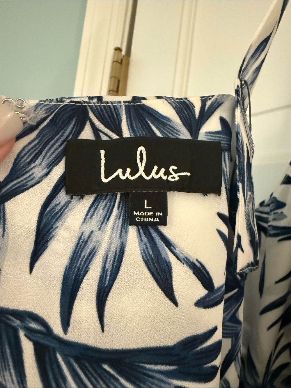Lulus La Paz Blue And White Leaf Print Tie-front Midi Dress - Size L - Picture 7 of 9
